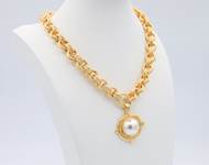 21. Susan Shaw Pearl Cab Necklace